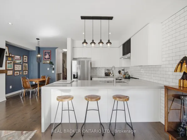 65 Blackwell Cres, Bradford West Gwillimbury, ON L3Z 4L3