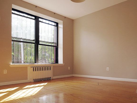 4th image of 863 Hancock St #2A