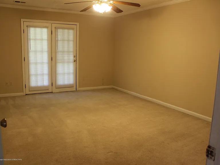 7090 Greenbriar Dr — Photo 6