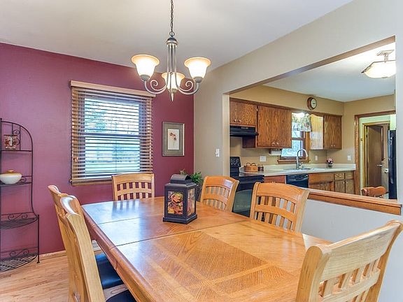 3rd image of W236N6518 Hillview Dr