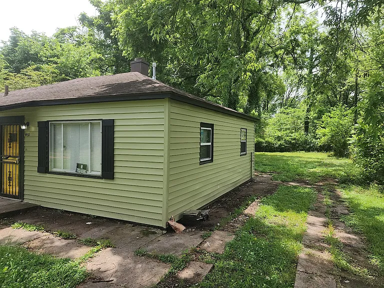 915 Carrolton Rd — Photo 2