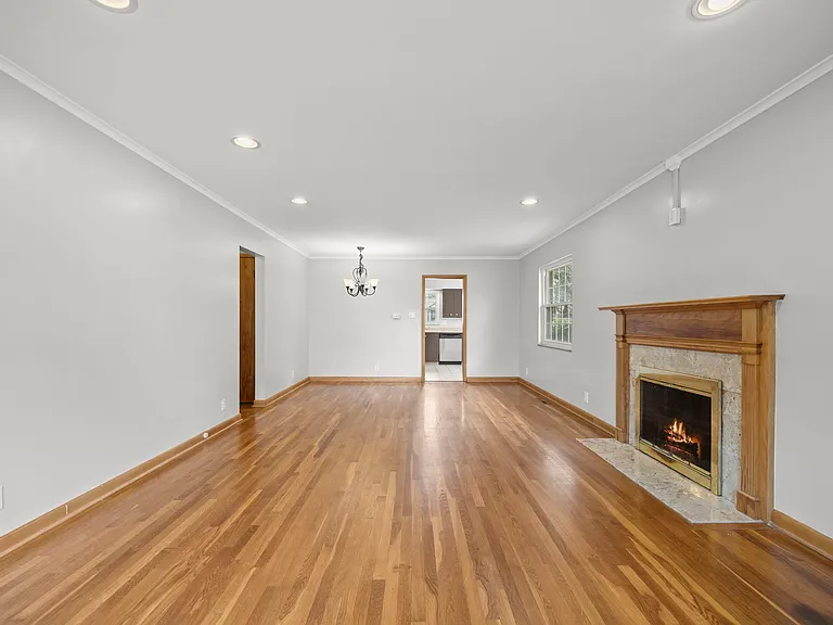 1629 Arlington Ave — Photo 5
