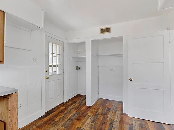 4th image of 3216 Villa St #B