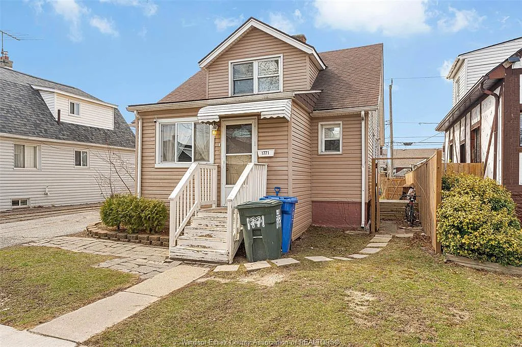 4 bed, $2,500 — Photo 4