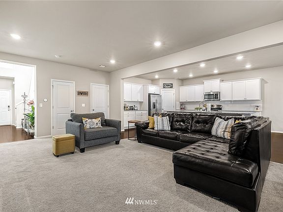 5th image of 3128 Gladiator Street NE #32