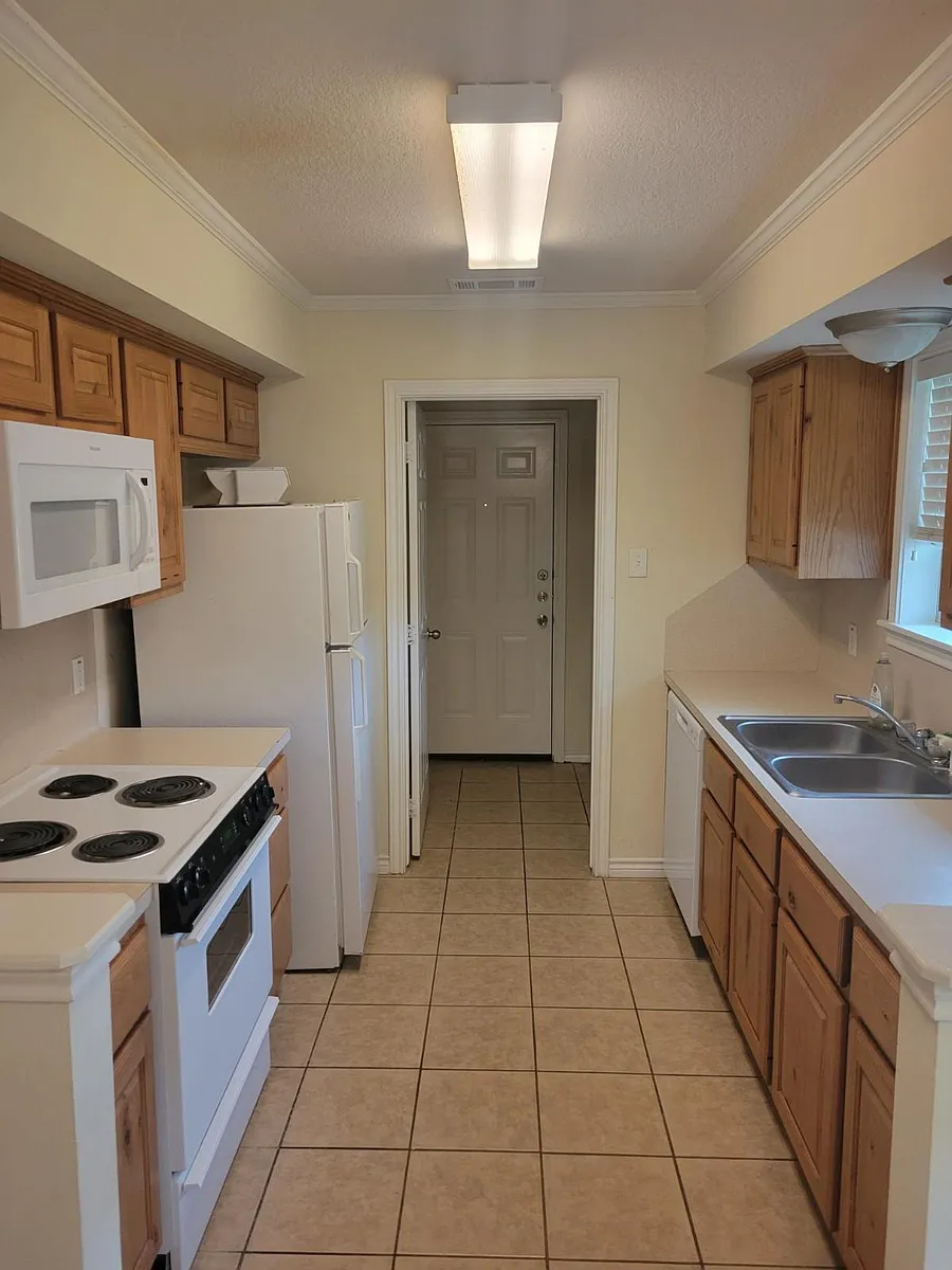 Building Photo - 2317 Cornell Dr