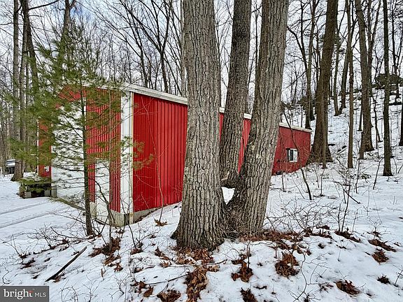 3rd image of 632 Raystown Rd