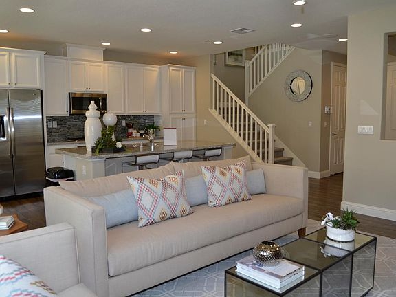 4th image of 101 Naples Pl