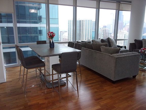 4th image of 1211 S Prairie Ave APT 3106
