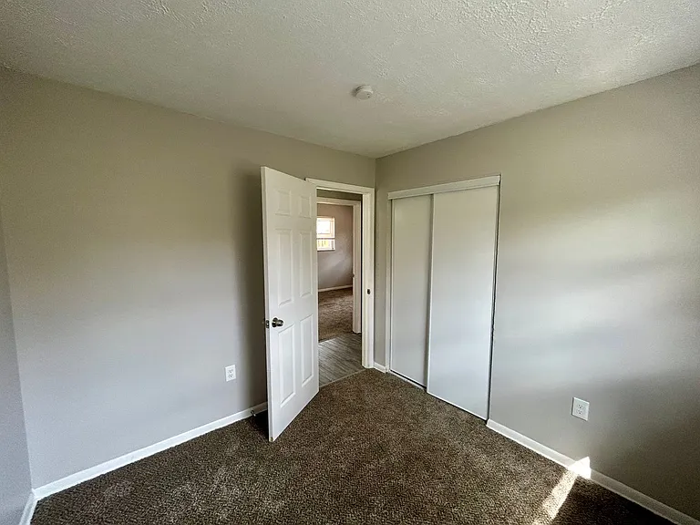 5832 Childs Ave — Photo 12