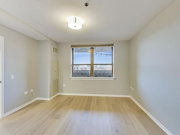 4th image of 437 W Division St APT 801
