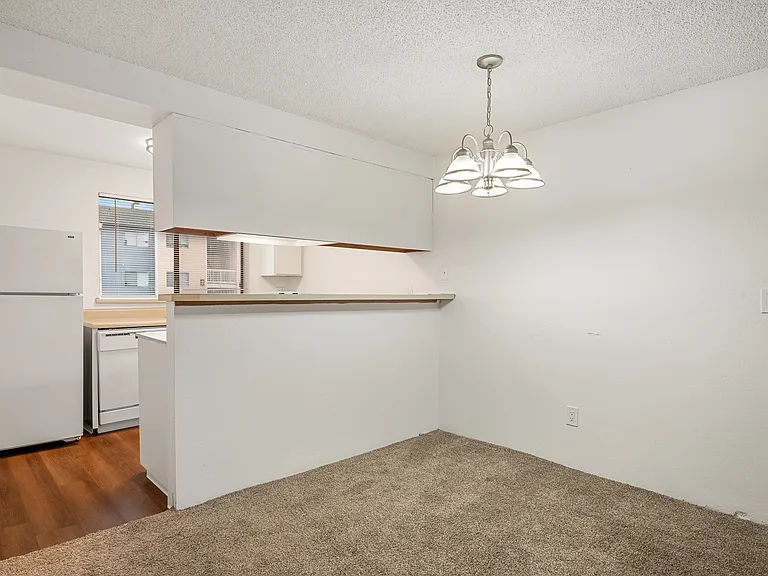 Crystal Springs Apartments — Photo 98
