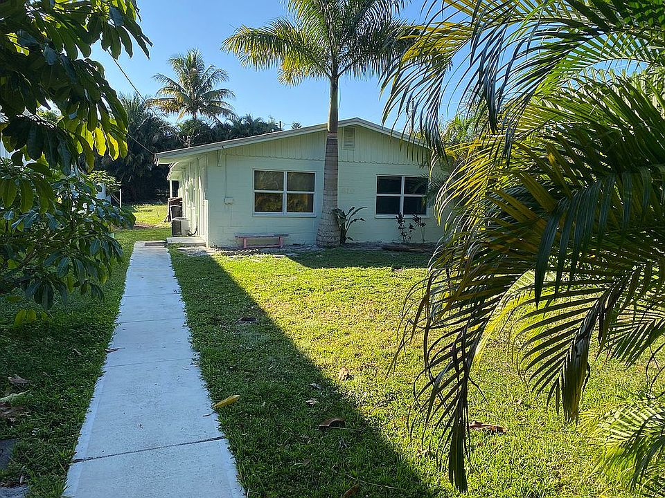 1st image of 810 SW 31st St