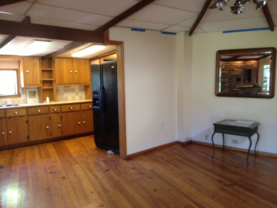 ktchen and livng room corner