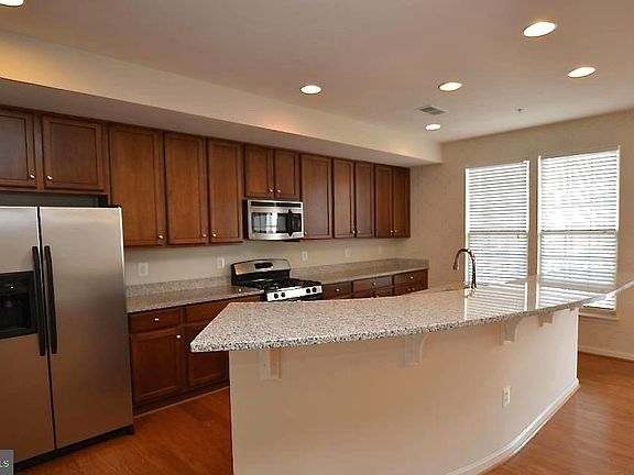 4th image of 7947 Crescent Park Dr #152