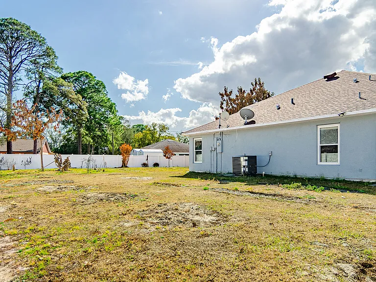 868 Huntington St NE — Photo 5