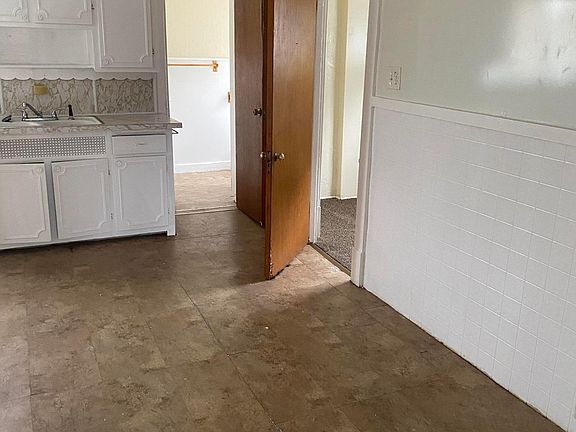 3rd image of 104 Gibson St #2