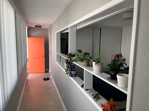 5th image of 4209 Crest Dr