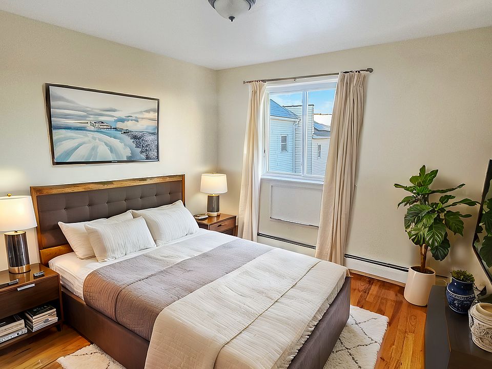 1ST BEDROOM