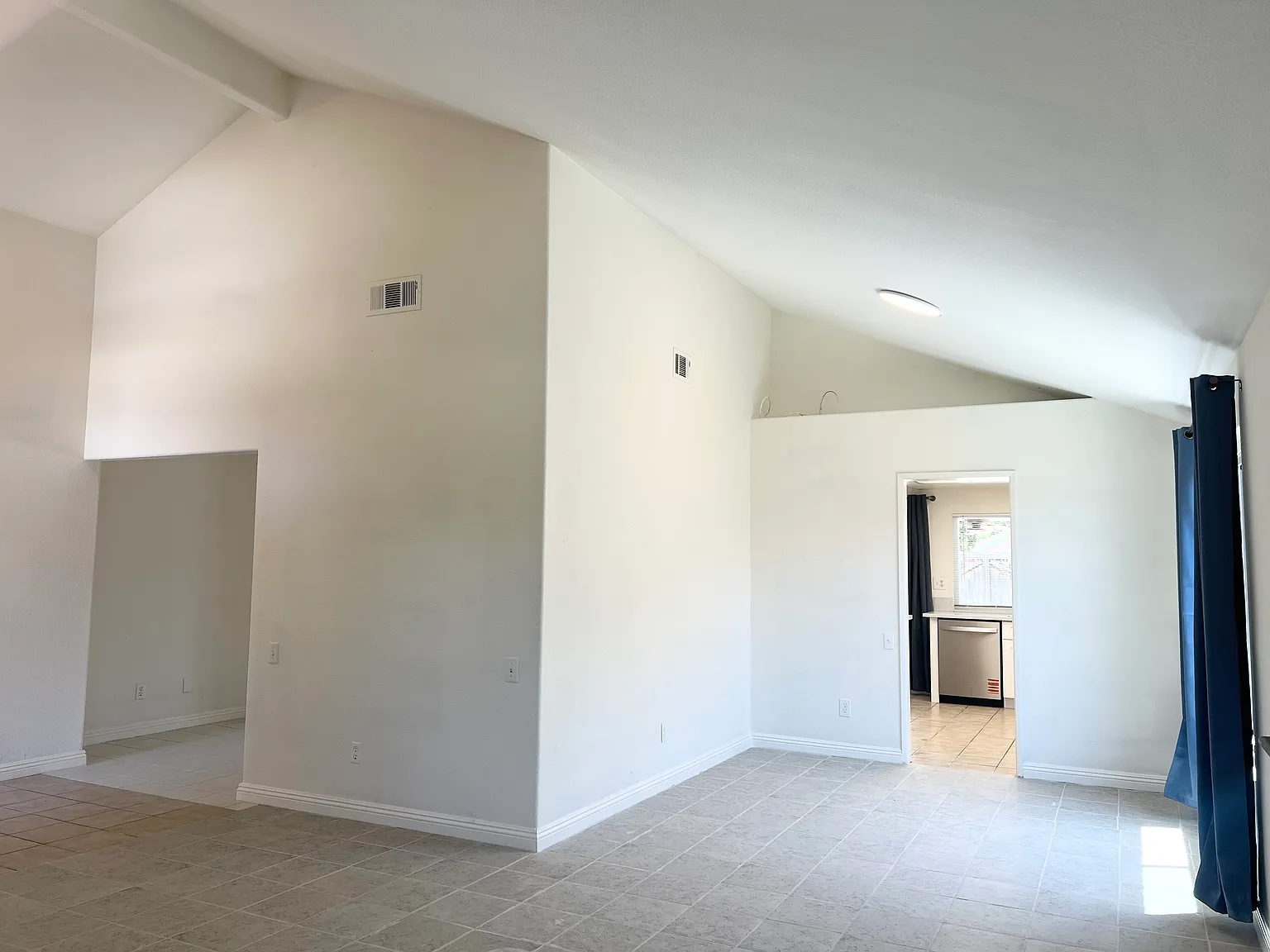 4 bed, 1772 sqft, $2,700 — Photo 4