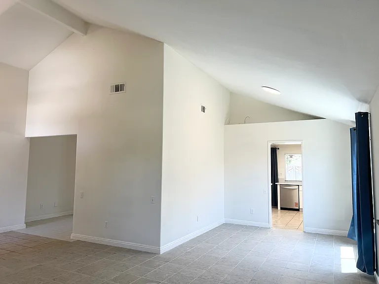 1084 E Evans St — Photo 4