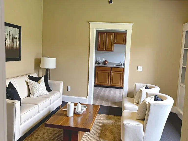 1338 Lakeview Rd — Photo 4