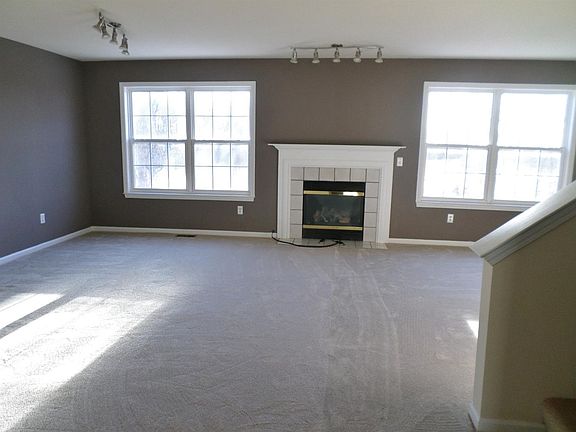3rd image of 3044 Barclay Way