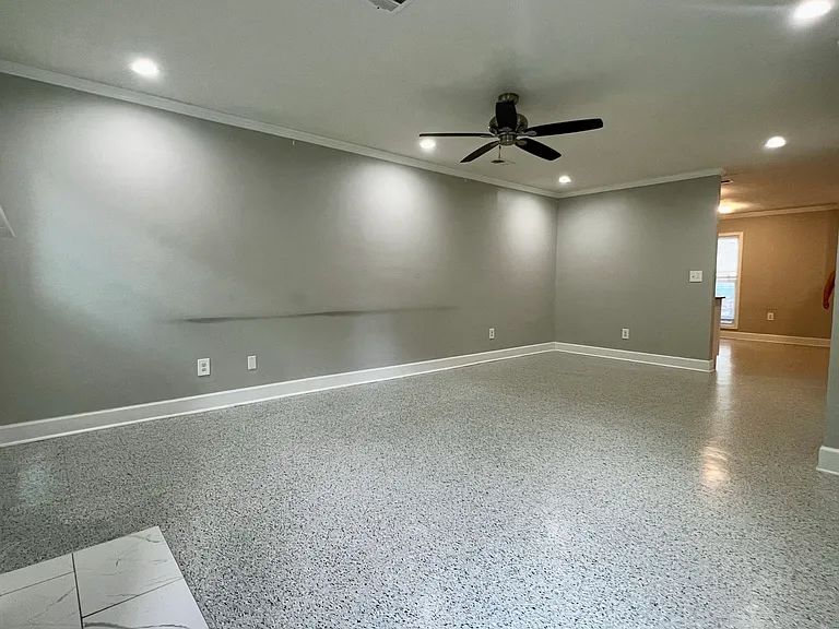 2340 Beaver Ruin Rd — Photo 3