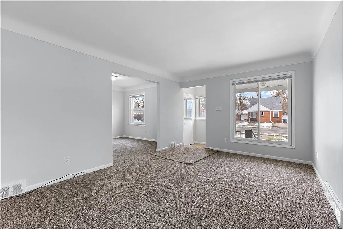 3 bed, 926 sqft, $1,350 — Photo 4