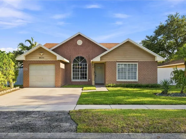 8635 SW 15th St, Pembroke Pines, FL 33025