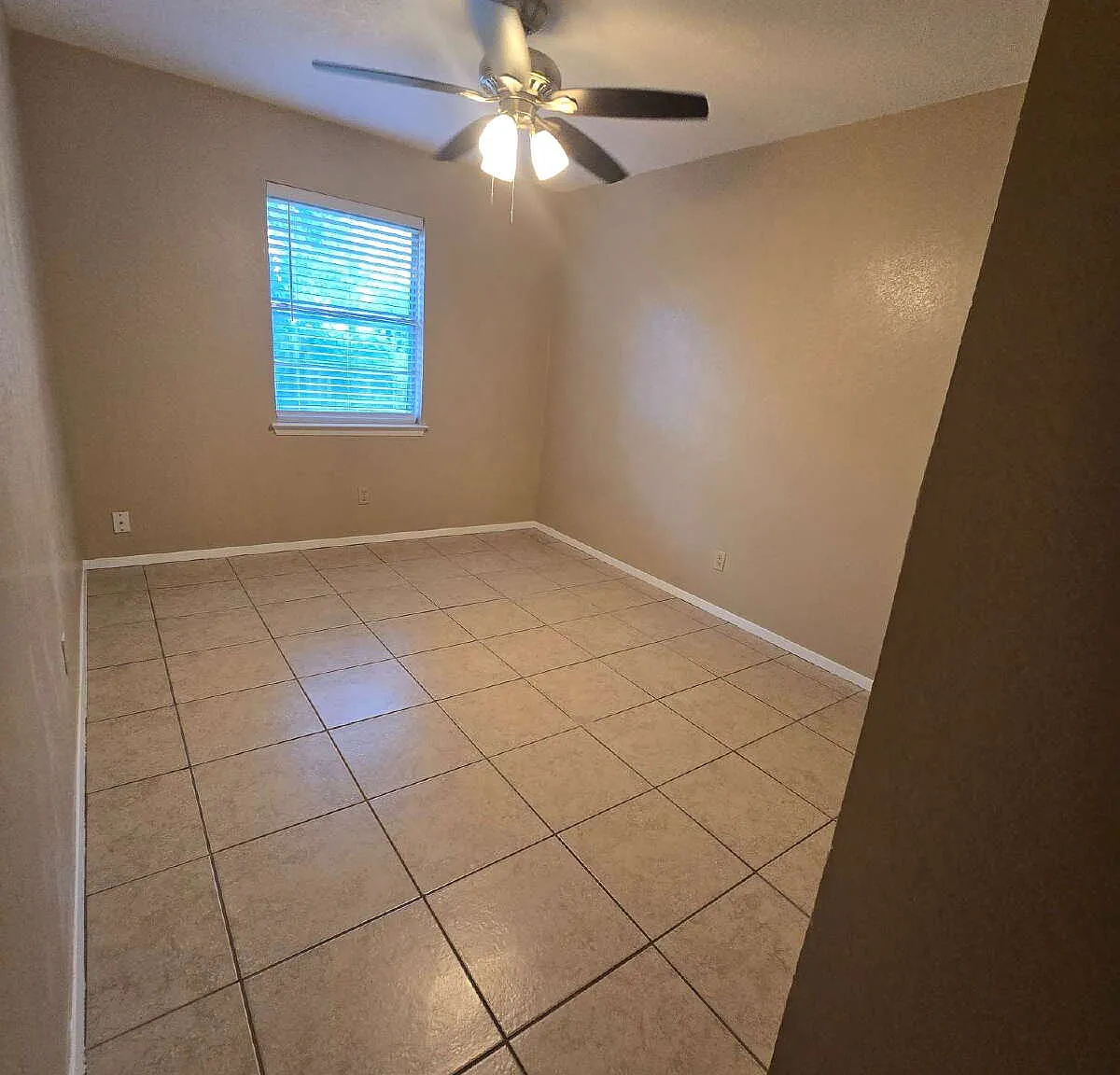 3 bed, 2.0 bath, 1144 sqft, $1,400 — Photo 1