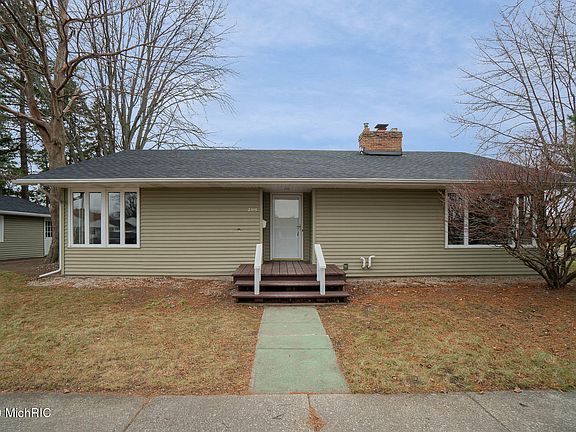 2nd image of 2515 McEwan St