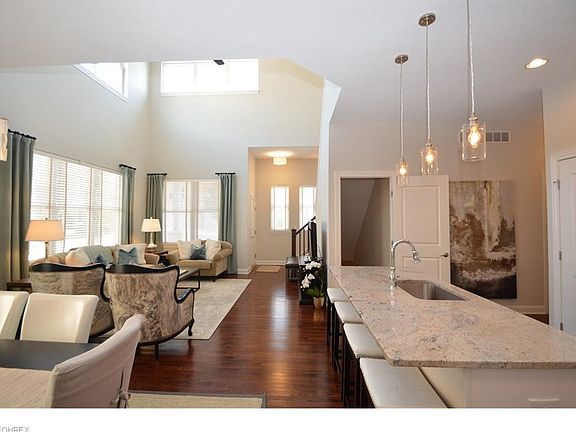 4th image of 530 Beachcliff Row Dr