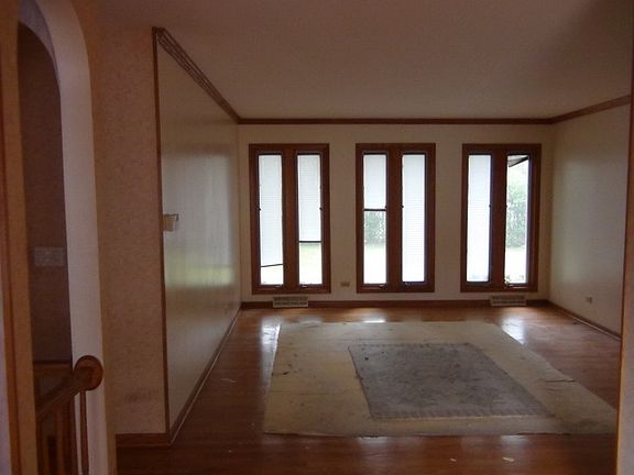 3rd image of 525 W Revere Ln