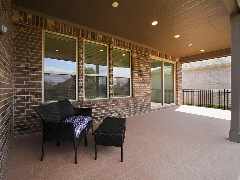 9727 Rockwell Dr — Photo 32