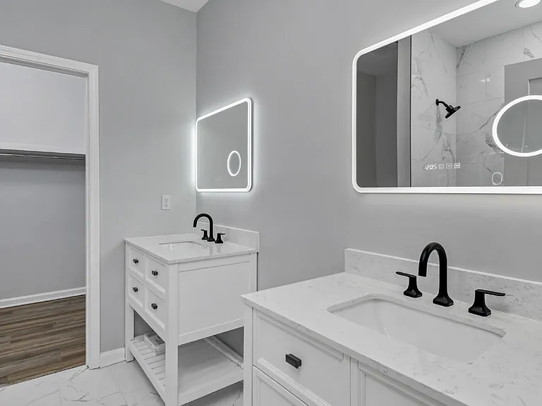 32 Roberson St — Photo 2