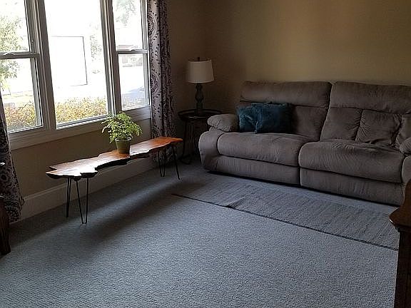 4th image of 102 7th Ave NE