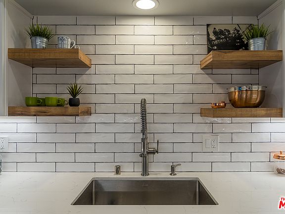 5th image of 4915 Tyrone Ave APT 209