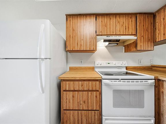 2nd image of 2131 Ridge Rd S APT 105