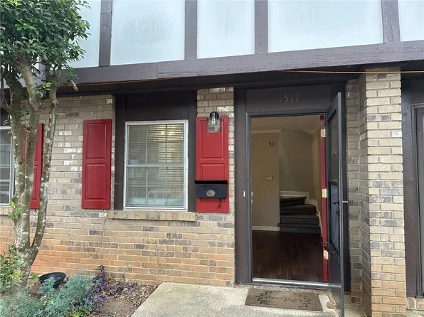 1317 Kingsgate Dr, Stone Mountain, GA 30083
