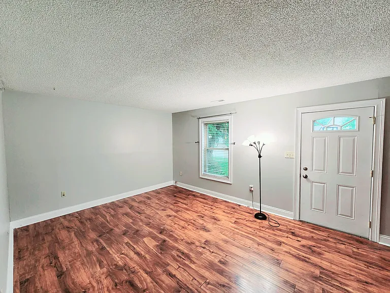 7556 Gordon Cir — Photo 3