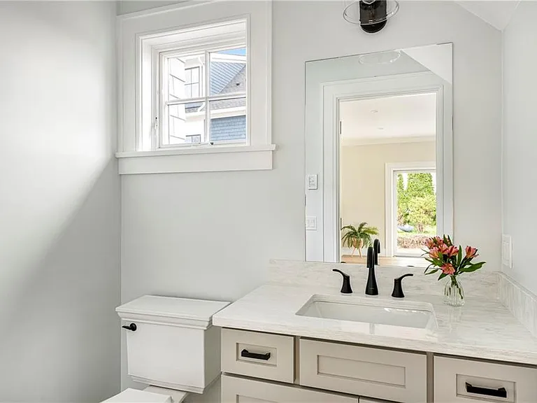 118 Newport Ave — Photo 18