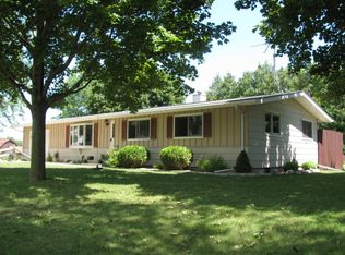 907 Maple St, Cleveland, WI 53015