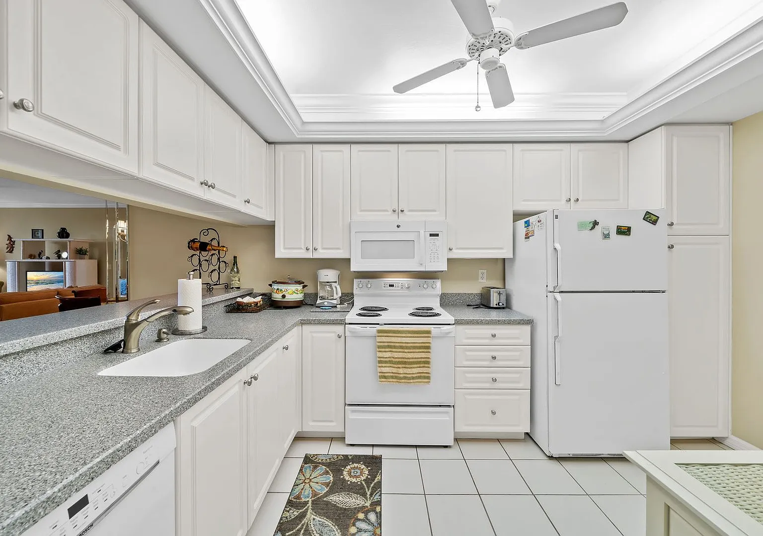 Fully Furnished 2BD/2BA Golf Course Condo Seasonal Rental in Golfview, Fort Myers — Photo 4