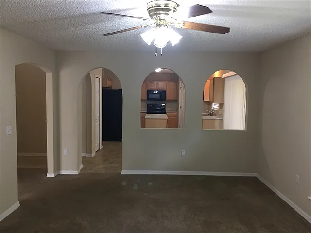 4 bed, 2.5 bath, 2192 sqft, $2,265 — Photo 2