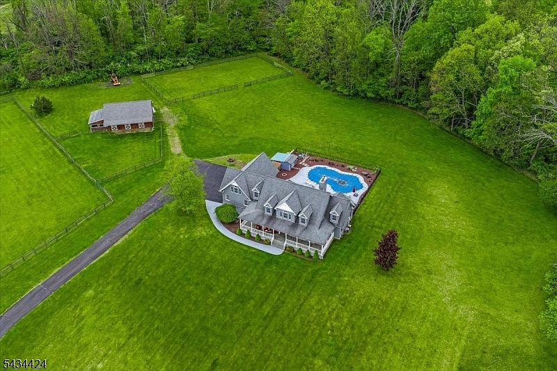 1st image of 104 Creek Rd
