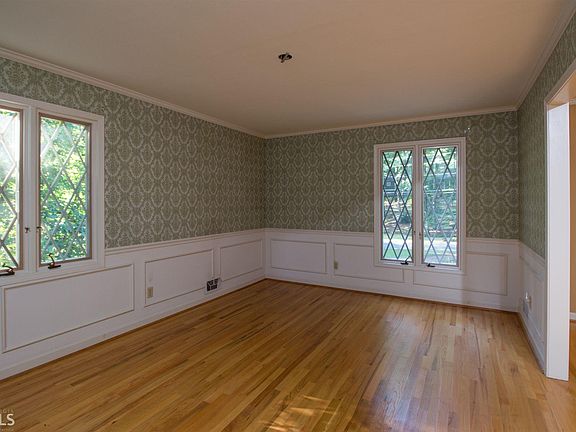 3rd image of 687 Mary Ln