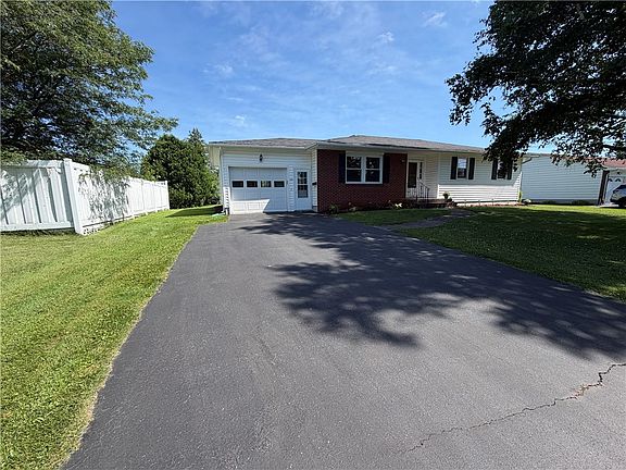 3rd image of 133 Grove Avenue Ext