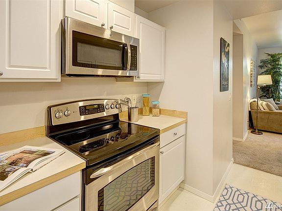 4th image of 5238 236th Pl SE #218