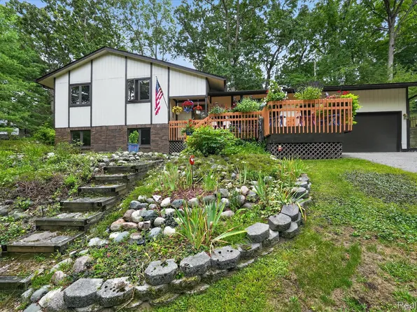 5001 Mohawk Blvd, Clarkston, MI 48348